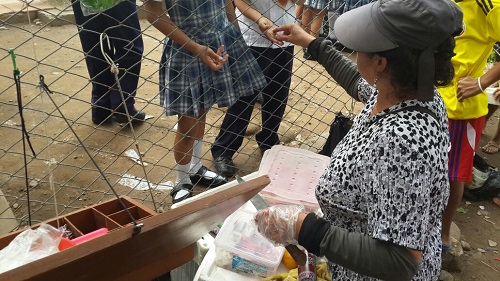 Vendedor ambulantes en colegios