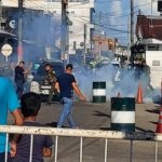  ‘Carrucheros’ se enfrentaron a la Policía en la plaza de mercado. Hubo operativo de recuperación del espacio público.