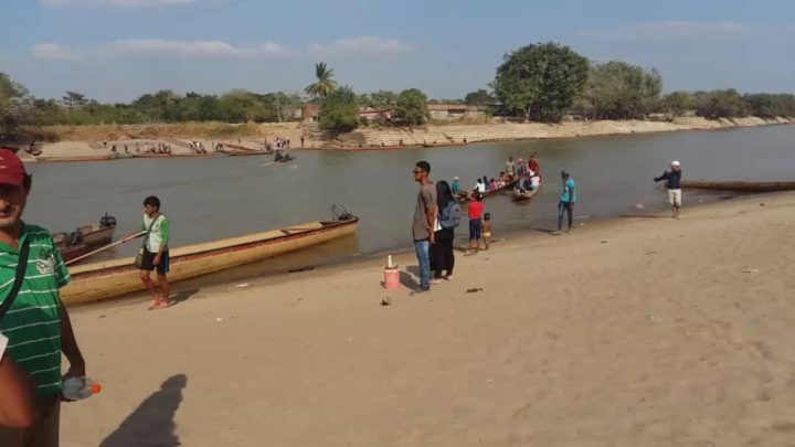  A las autoridades les quedó grande frenar paso de venezolanos por el río Arauca denuncia la comunidad