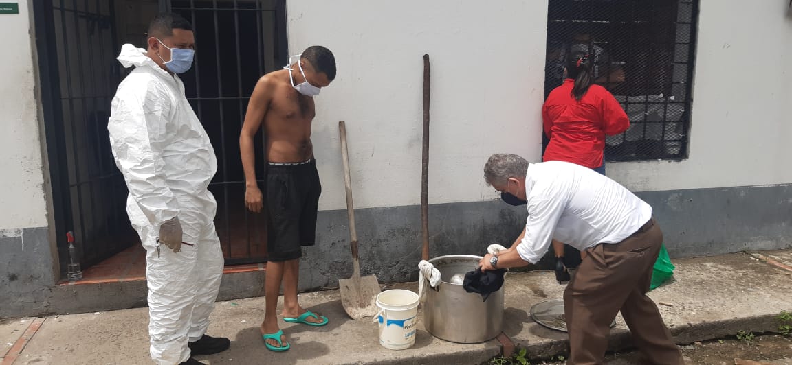  Pastores de iglesias cristianas apoyan a internos en la estación de Policía de Arauca con Moringa
