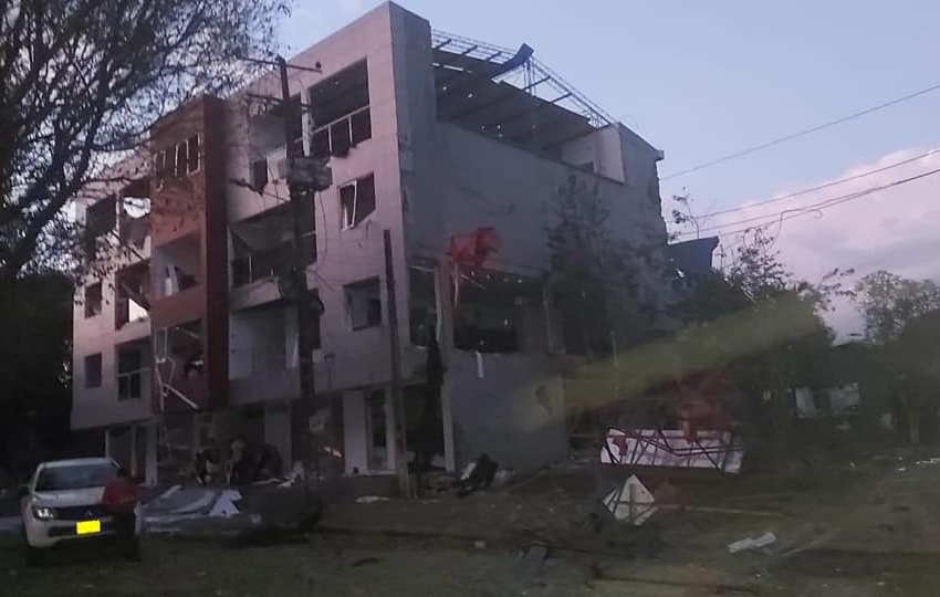  Atentado terrorista en Saravena fue con un carro bomba en contra de la sede de las organizaciones sociales del centro oriente de Colombia