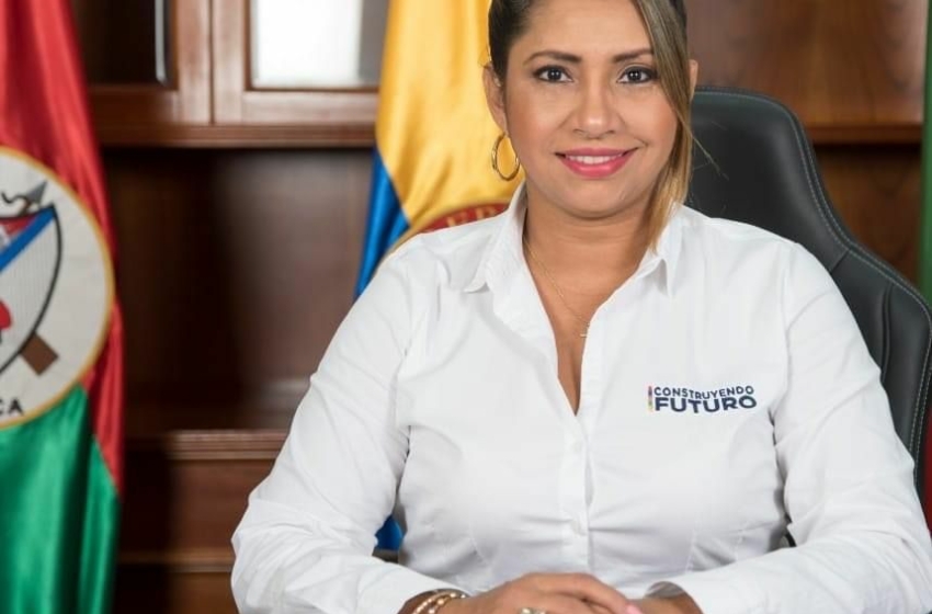  La gobernadora designada Indira Luz Barrios se habría otorgado permisos ella misma para salir del país