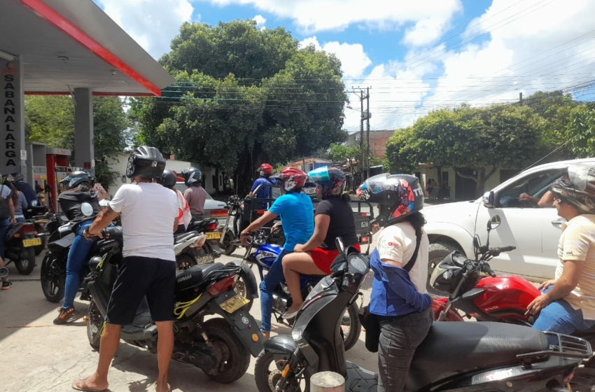  Sin combustible amanecen algunas estaciones de servicio en Arauca