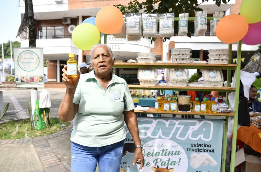  Líneas productivas en la plazoleta de la Asamblea Departamental