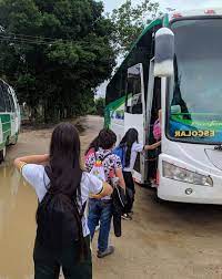  Administración departamental garantiza transporte escolar